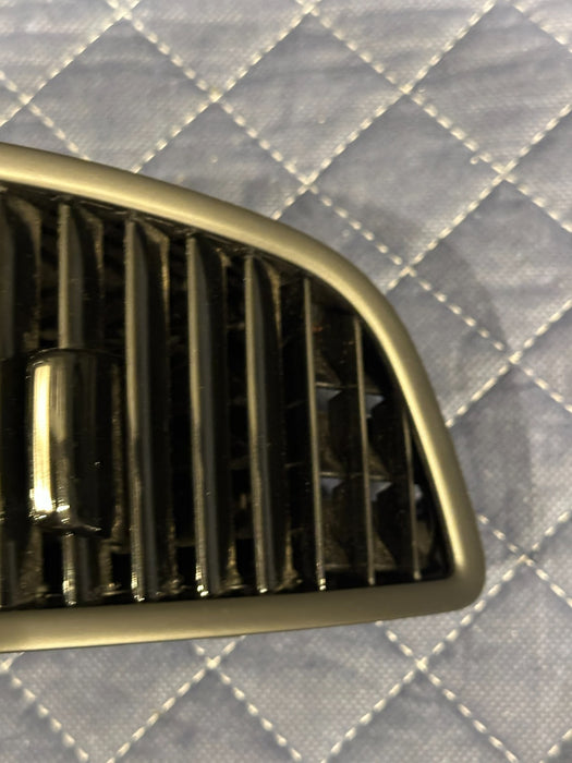 2014 AUDI R8 FRONT RIGHT PASSENGER DASH DASHBOARD HVAC AIR VENT OEM 423 820 902