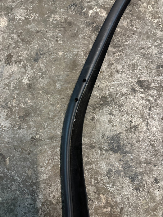 2020 BMW M4 F82 FRONT RIGHT DOOR WEATHERSTRIP SEAL OEM