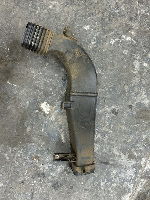 2014 AUDI R8 OEM RIGHT CENTRE INTAKE AIR DUCT 420129928 420 129 928