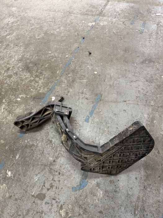 2016 2018 2019 NISSAN TITAN XD PRO-4X REAR BUMPER STEP ASSIST 999T7 W4820