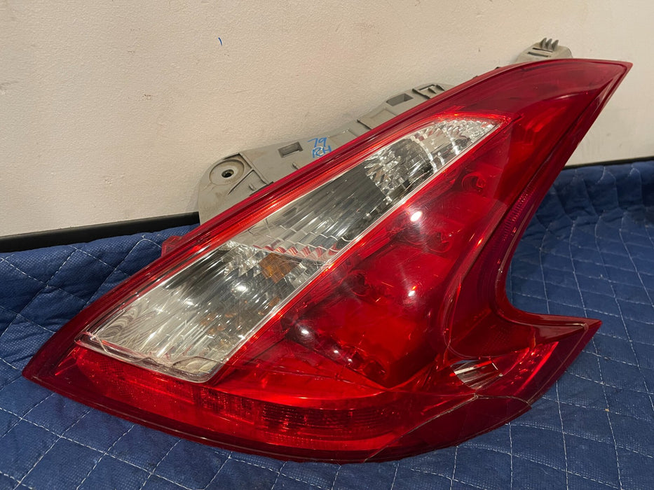 2017 NISSAN 370Z NISMO REAR PASSENGER RIGHT TAIL LIGHT ASSEMBLY OEM *CRACKED*