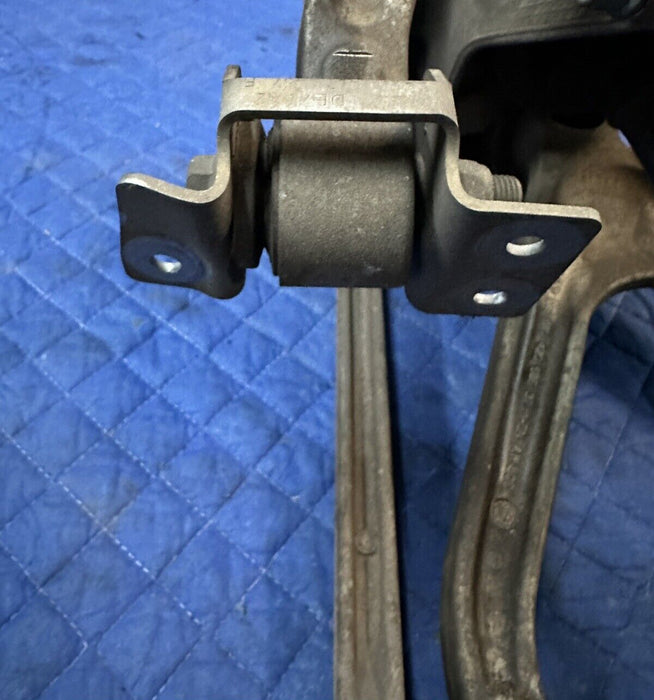 2012 AUDI R8 4.2L V8 OEM REAR LEFT DRIVER SUSPENSION KNUCKLE CONTROL ARM W/ AXLE