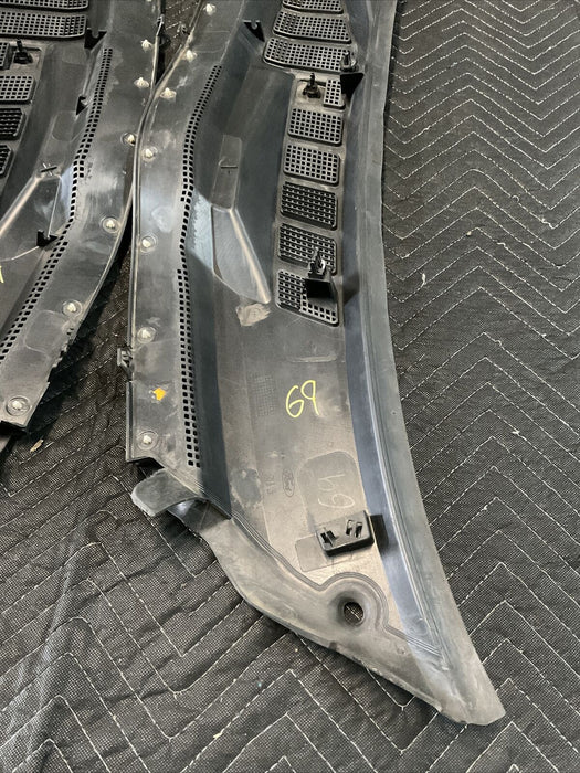 2017 FORD F250 F350 SUPER DUTY WINDSHIELD WIPER VENT COWL PANEL OEM