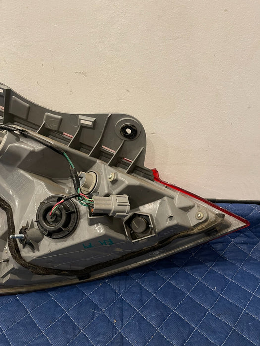 2017 NISSAN 370Z NISMO REAR PASSENGER RIGHT TAIL LIGHT ASSEMBLY OEM *CRACKED*