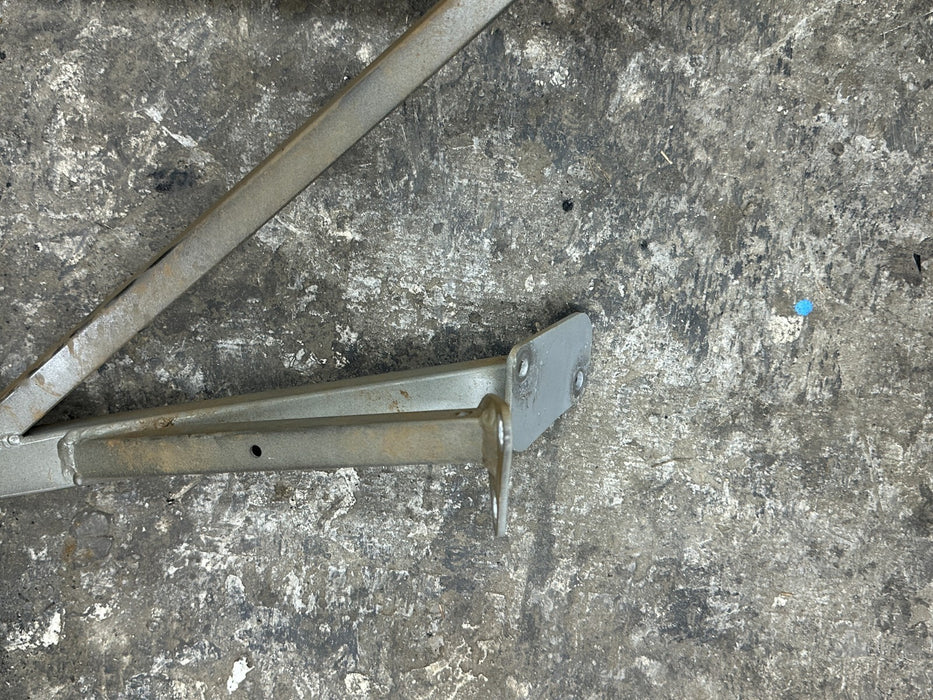 2014 AUDI R8 FRONT RIGHT FENDER RADIATOR SUPPORT STRUCTURE MOUNT BRACKET OEM