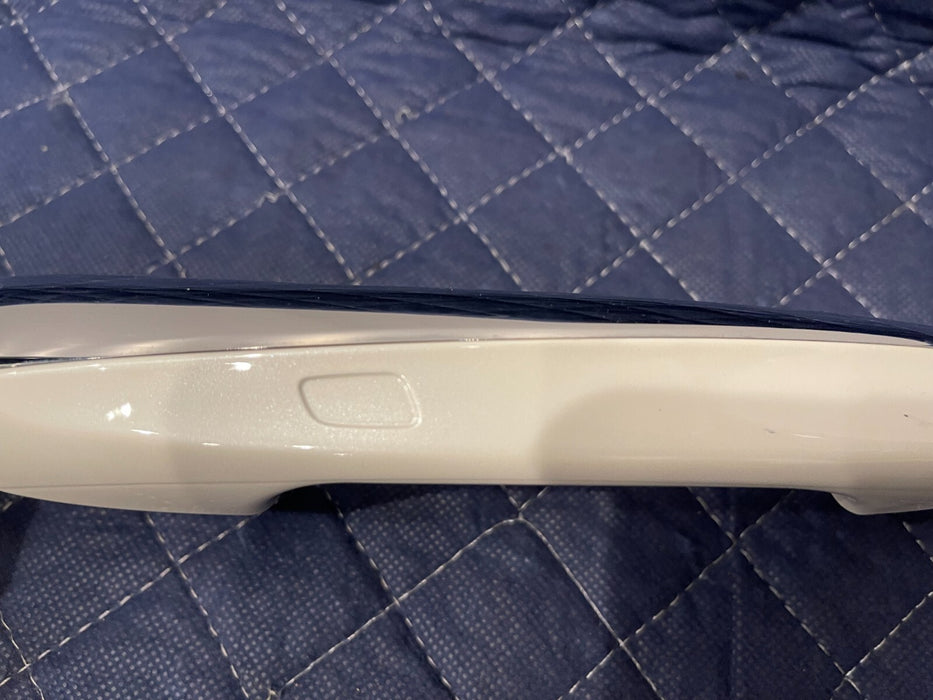 2017 MERCEDES-BENZ C63 AMG FRONT PASSENGER RIGHT WHITE/ CHROME DOOR HANDLE OEM