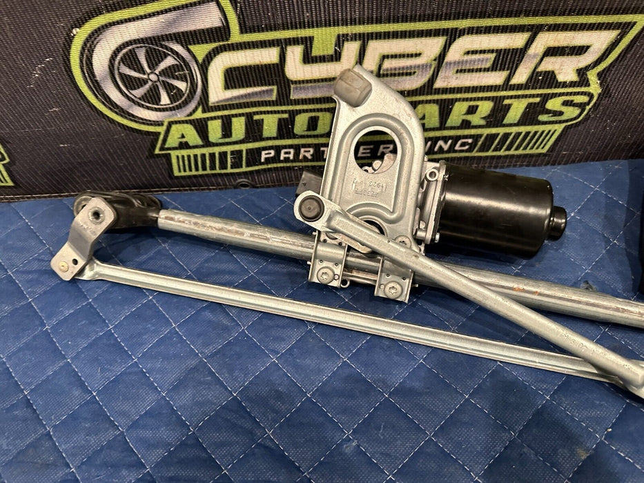 2015-2020 BMW M4 F82 FRONT WINDSHIELD WIPER MOTOR OEM 7 267 503 03