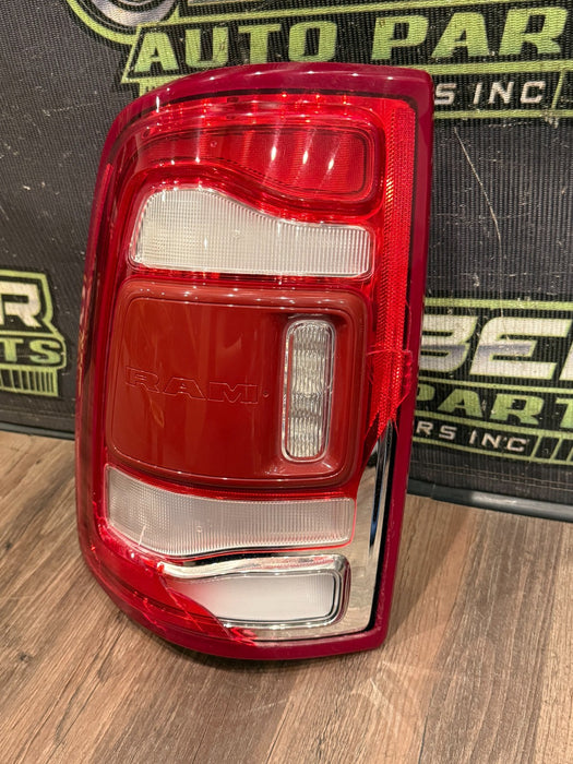 2022 DODGE RAM 2500 3500 DRIVER LEFT LED TAIL LIGHT OEM *DAMAGED 4*