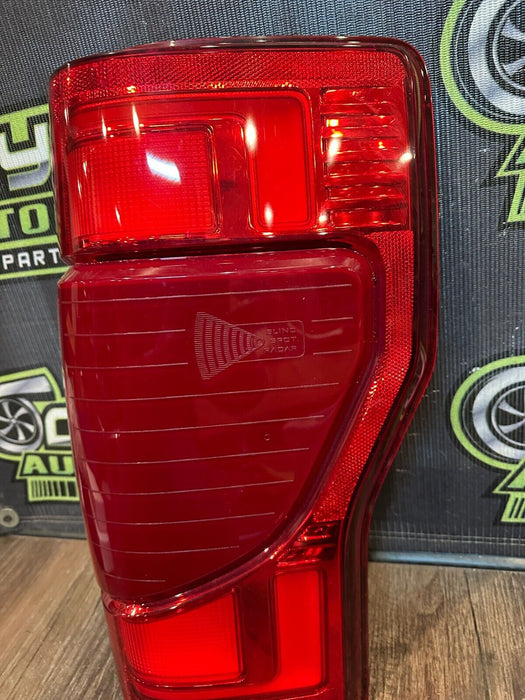 2020 2021 2022 FORD F250 F350 F450 PASSENGER PLATINUM LARIAT LED TAIL LIGHT OEM