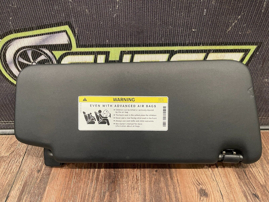 2015 MERCEDES BENZ C63S AMG FRONT LEFT RIGHT SUN VISOR / SUN BLOCKERS OEM *DENT*