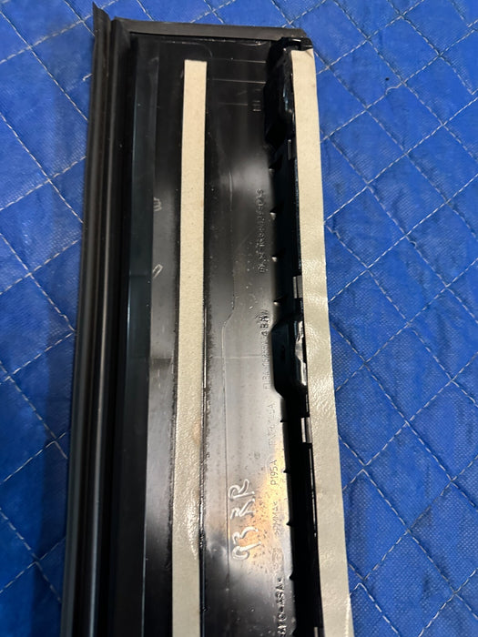 2017-2019 FORD F250 F350 REAR RIGHT GLOSS BLACK B PILLAR DOOR TRIM OEM *READ*