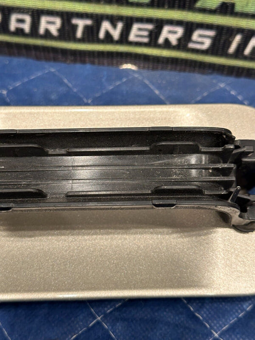 2017-2019 FORD F250 F350 F450 REAR RIGHT WHITE GOLD DOOR HANDLE OEM ~DAMAGE~