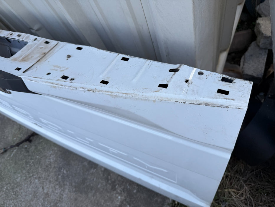 2020 2021 2022 FORD F250 F350 F450 LARIAT TAILGATE OXFORD WHITE OEM *DAMAGE*