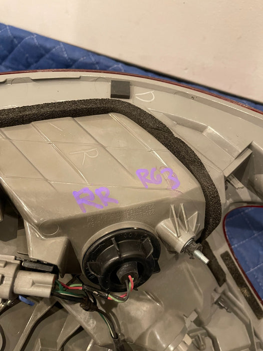 2014 NISSAN 370Z NISMO REAR PASSENGER RIGHT TAIL LIGHT OEM *DAMAGED & CHIPPED*
