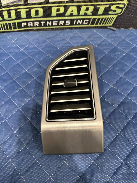 2017-2019 FORD F250 F350 F450 PLATINUM RIGHT SIDE DASH AIR VENT TRIM ~BROKEN TAB