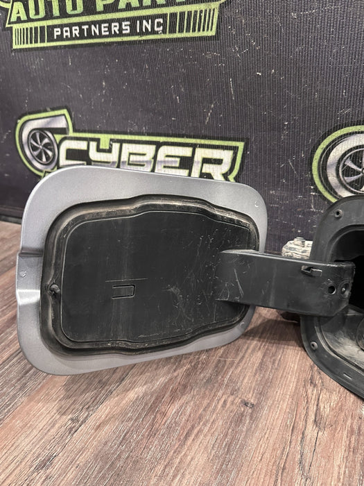 2020-2022 FORD F450 DUALLY FUEL GAS DOOR LID ASSMEBLY OEM ICONIC SILVER  (JS)