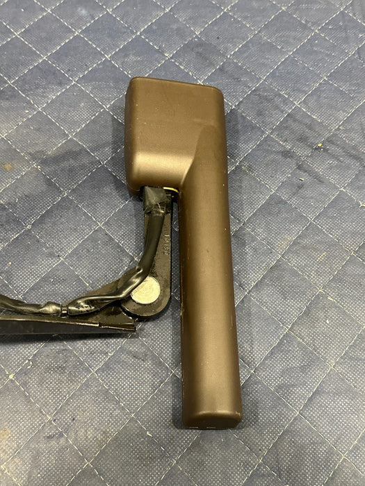 2017-2019 FORD F250 F350 KING RANCH REAR MIDDLE SEATBELT RECIEVER OEM