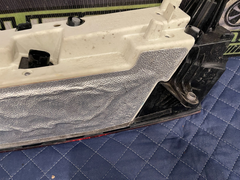 2021 AUDI R8 LEFT DRIVER TAIL LIGHT OEM 4S0 945 096 A ~MINOR CRACK!!!~