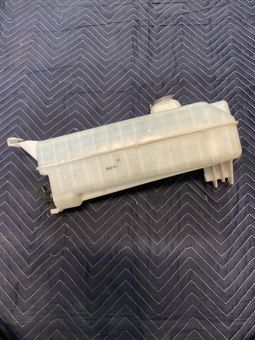 2016-2019 NISSAN TITAN XD 5.0 CUMMINS DIESEL WINDSHIELD WASHER TANK OEM