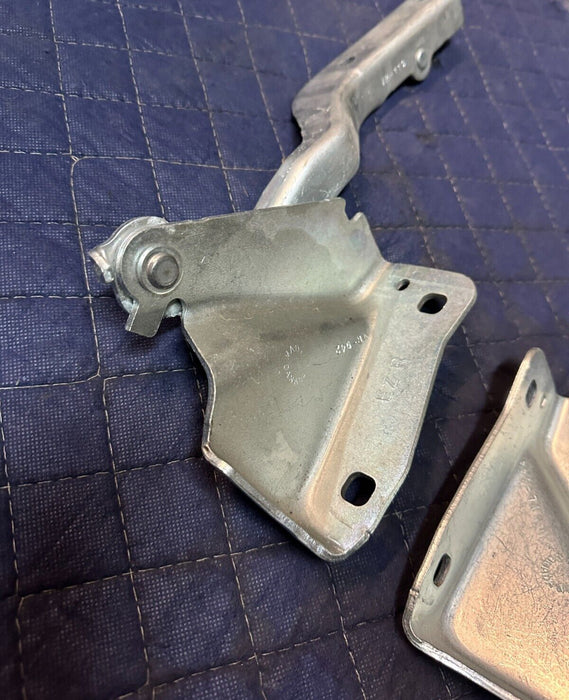 2016 2019 NISSAN TITAN XD LEFT RIGHT HOOD HINGE PAIR OEM