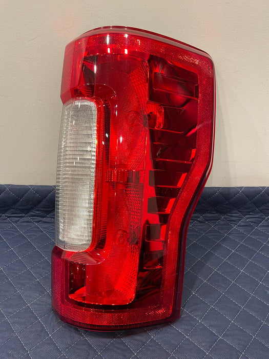 2017-2019 FORD F250 F350 HALOGEN PASSENGER RIGHT TAILLIGHT OEM