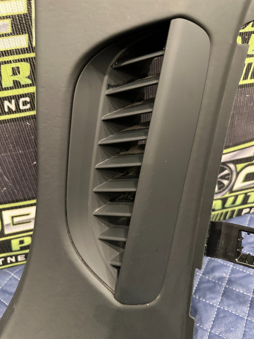 2018 AUDI R8 RIGHT SPYDER PILLAR TRIM COVER PANEL W/ SIDE VENTS 4S7 867 036
