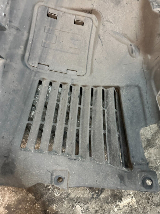 2020 BMW M4 F82 FRONT DRIVER LEFT FENDER LINER SET