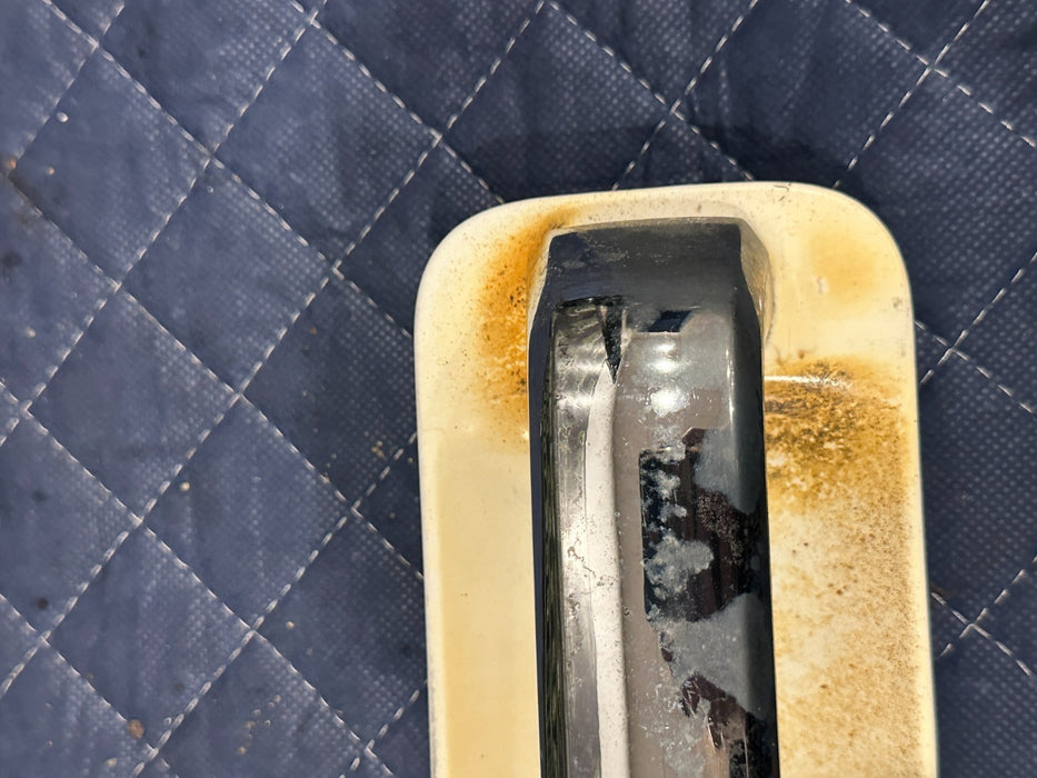 2017-2019 FORD F250 F350 FRONT RIGHT DOOR HANDLE TRI COAT (UG) OEM *BURN DAMAGE*