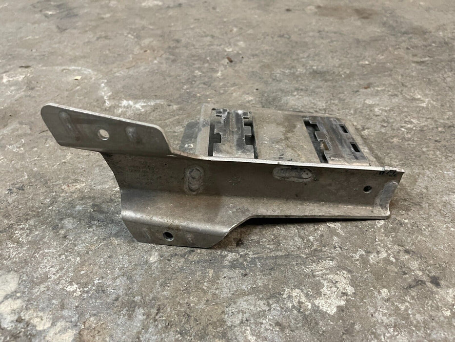 2017 AUDI R8 PLUS DRVER LEFT SIDE BRACKET OEM 4S0 937 540