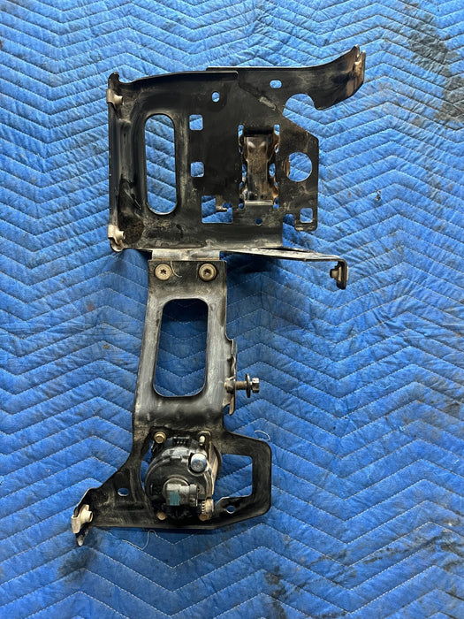 2016 NISSAN TITAN XD INNER FRONT LEFT DRIVER BUMPER BRACKET W/ FOGLIGHT OEM