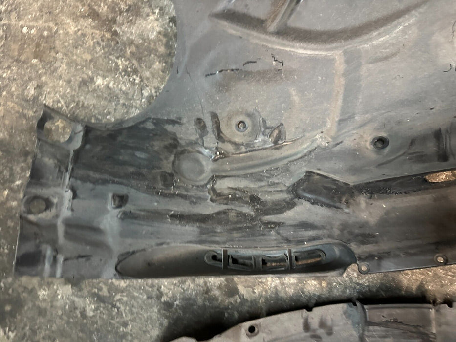 2020 BMW M4 F82 FRONT PASSENGER RIGHT FENDER LINER SET