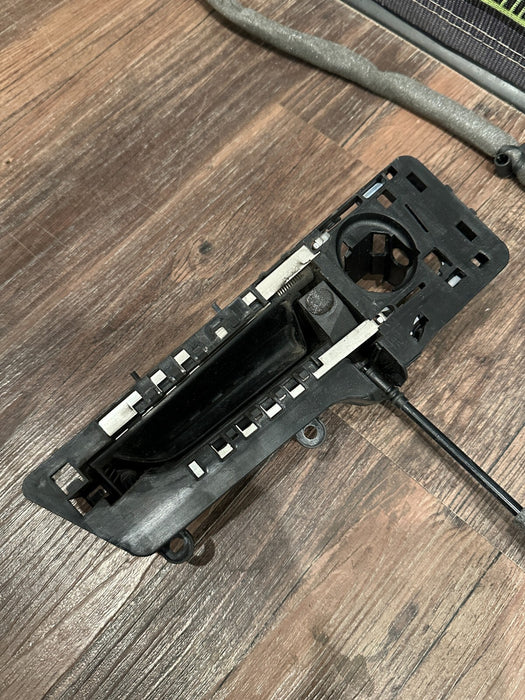 2021 AUDI R8 LEFT DOOR ACTUATOR W EXTERIOR HANDLE HOUSING ASSEMBLY OEM