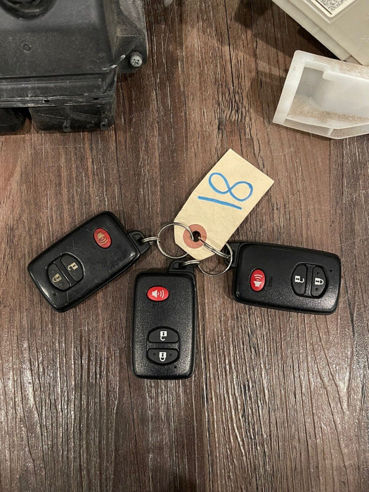 2014 TOYOTA PRUIS V ECU BCM ENGINE CONTOL UNIT/ BODY CONTROL MODULE & 3 KEYS OEM