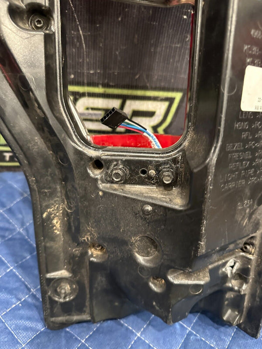 2017- 2019 FORD F250 F350 F450 PASSENGER RIGHT LED TAIL LIGHT OEM *PARTS ONLY*