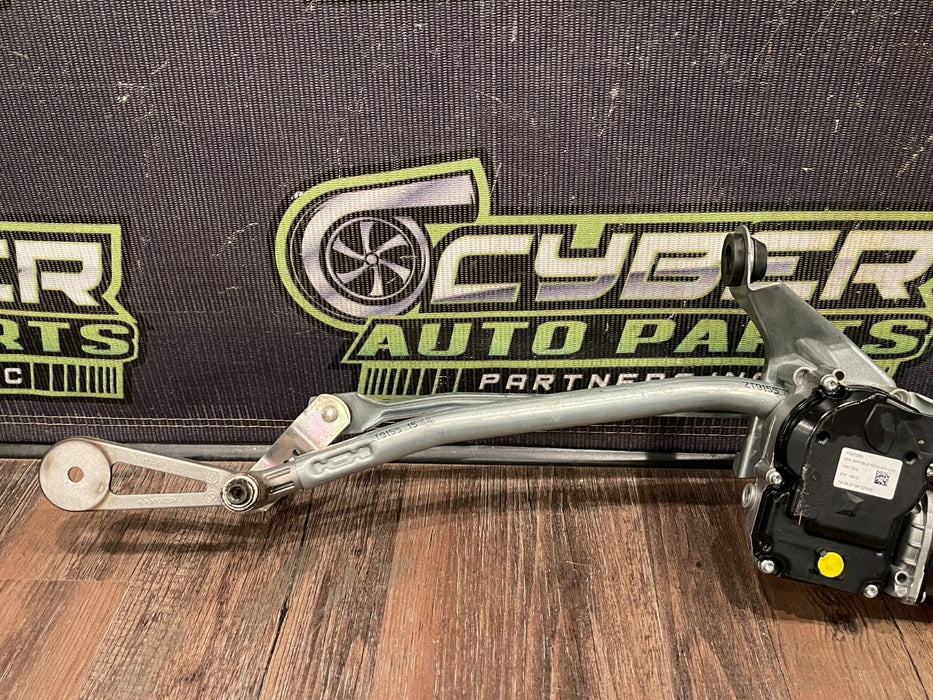 2020 BMW M8 COMP F93 FRONT WINDSHIELD WIPER MOTOR OEM