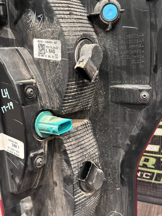 2017-19 FORD F250 F350 F450 DRIVER LEFT HALOGEN TAIL LIGHT OEM *FLAWS 3-4*