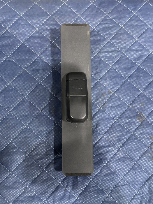 2017 FORD F250 F350 F450 LARIAT RIGHT SEATBELT ADJUSTER BRACKET BLACK ~WEAR ~