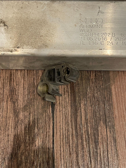 2017-18 AUDI R8 PLUS REAR RIGHT BRACE SUPPORT BRACKET OEM 4S8 814 202 B