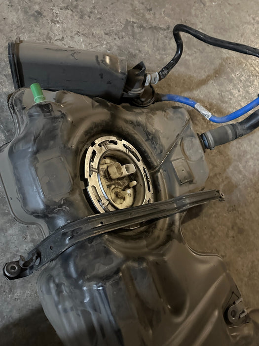 2020 BMW M4 F82 OEM FUEL GAS RESERVOIR CANISTER TANK W/ FILLER NECK