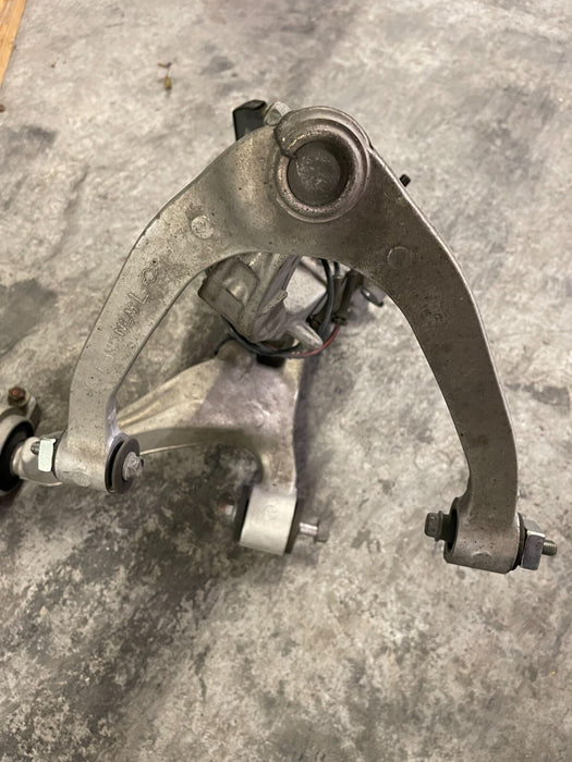 2016 NISSAN 370Z FRONT LEFT SUSPENSION KNUCKLE HUB ARM OEM 2009-2020