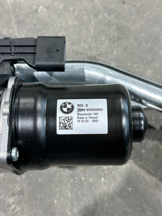 2024 BMW M3 M4 G80 G82 WINDSHIELD WIPER LINKAGE W MOTOR OEM