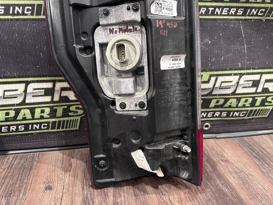 2017-19 FORD F250 F350 F450 PASSENGER RIGHT LED TAIL LIGHT OEM *SCUFFS 5-6*