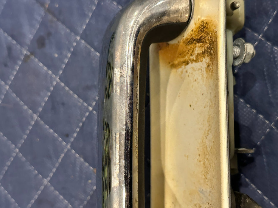 2017-2019 FORD F250 F350 FRONT RIGHT DOOR HANDLE TRI COAT (UG) OEM *BURN DAMAGE*