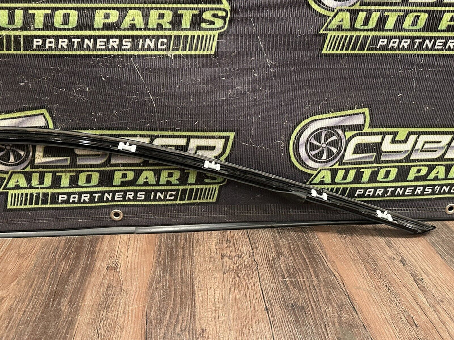 2020 BMW M4 F82 FRONT LEFT DOOR WINDOW FRAME MOULDING OEM