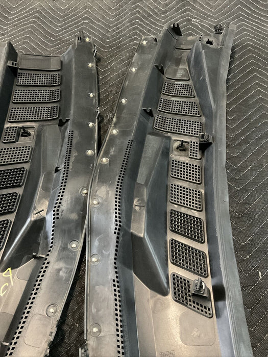 2017 FORD F250 F350 SUPER DUTY WINDSHIELD WIPER VENT COWL PANEL OEM