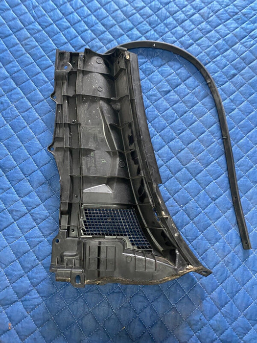 2017-2019 NISSAN 370Z PASSENGER WINDSHIELD COWL VENT 66862-1EA0A