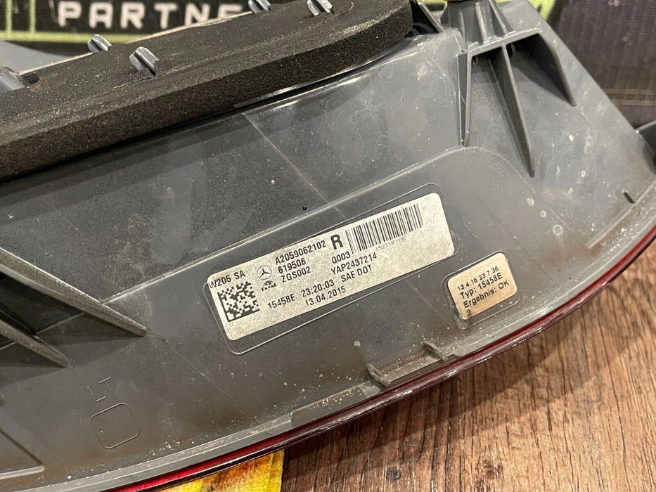 2015 MERCEDES BENZ C63S AMG PASSENGER RIGHT LED TAILIGHT OEM *SCUFFS*