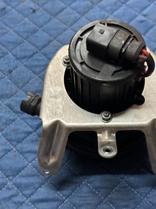 2014 AUDI R8 4.2L V10 OEM SECONDARY AIR INJECTION PUMP