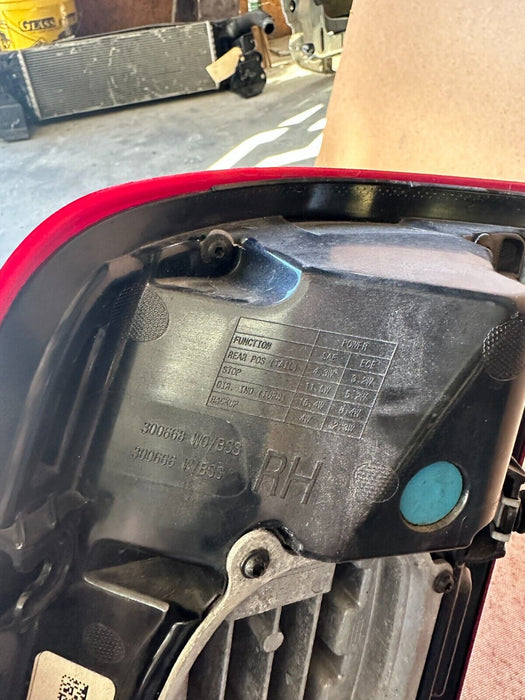 2019-2022 RAM 2500 3500 PASSENGER RIGHT TAIL LIGHT LED W/ BLIND SPOT 68446838AE