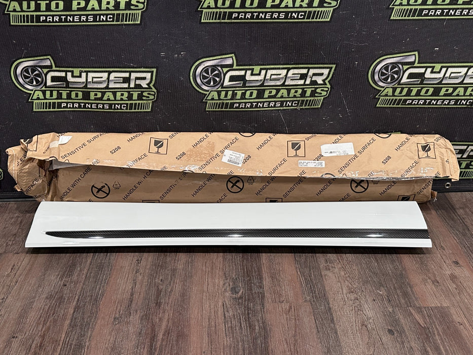 2020 AUDI RS Q8 FRONT RIGHT LOWER DOOR MOLDING CARBON FIBER TRIM OEM 4M8 853 960